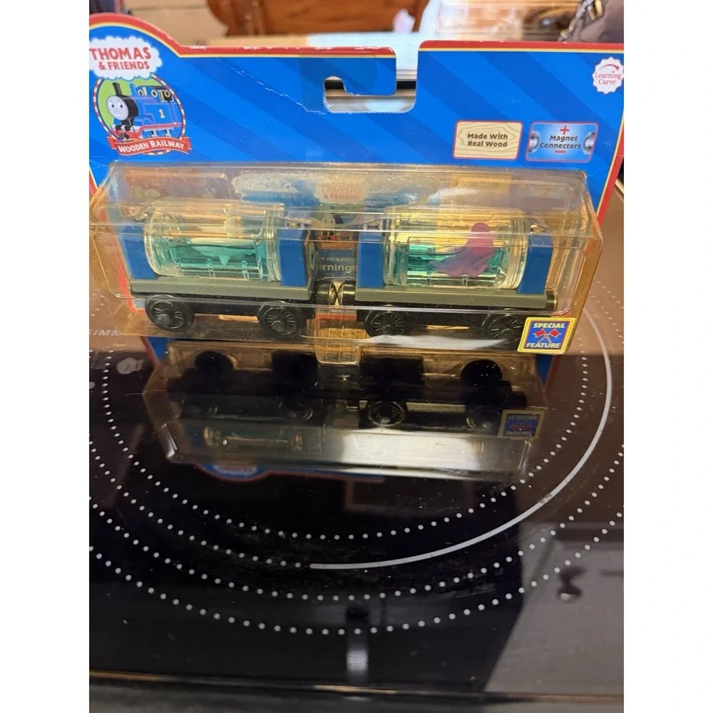 THOMAS & FRIENDS WOODEN RAILWAY ~ AQUARIUM CARS ~ ABSOLUTELY MINT ~ 2006 RARE!